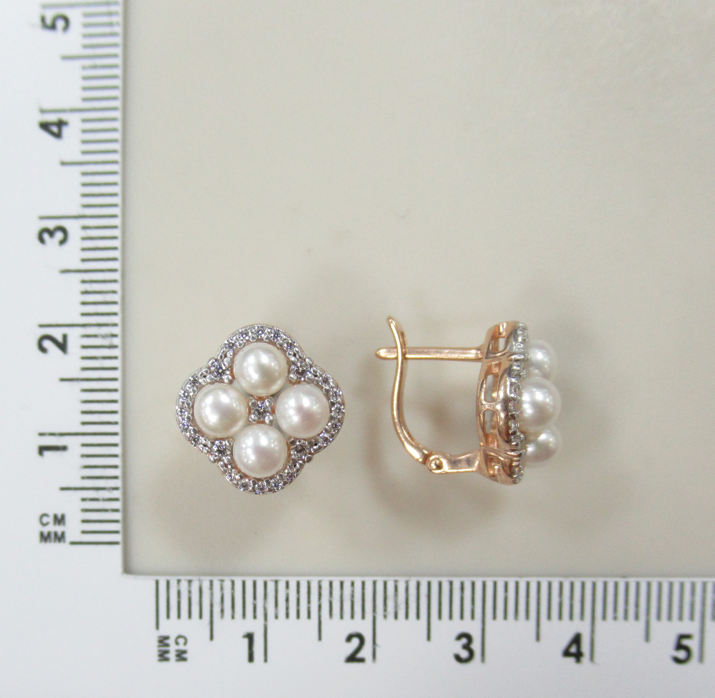 Серебряные серьги с жемчугом "Клевер"